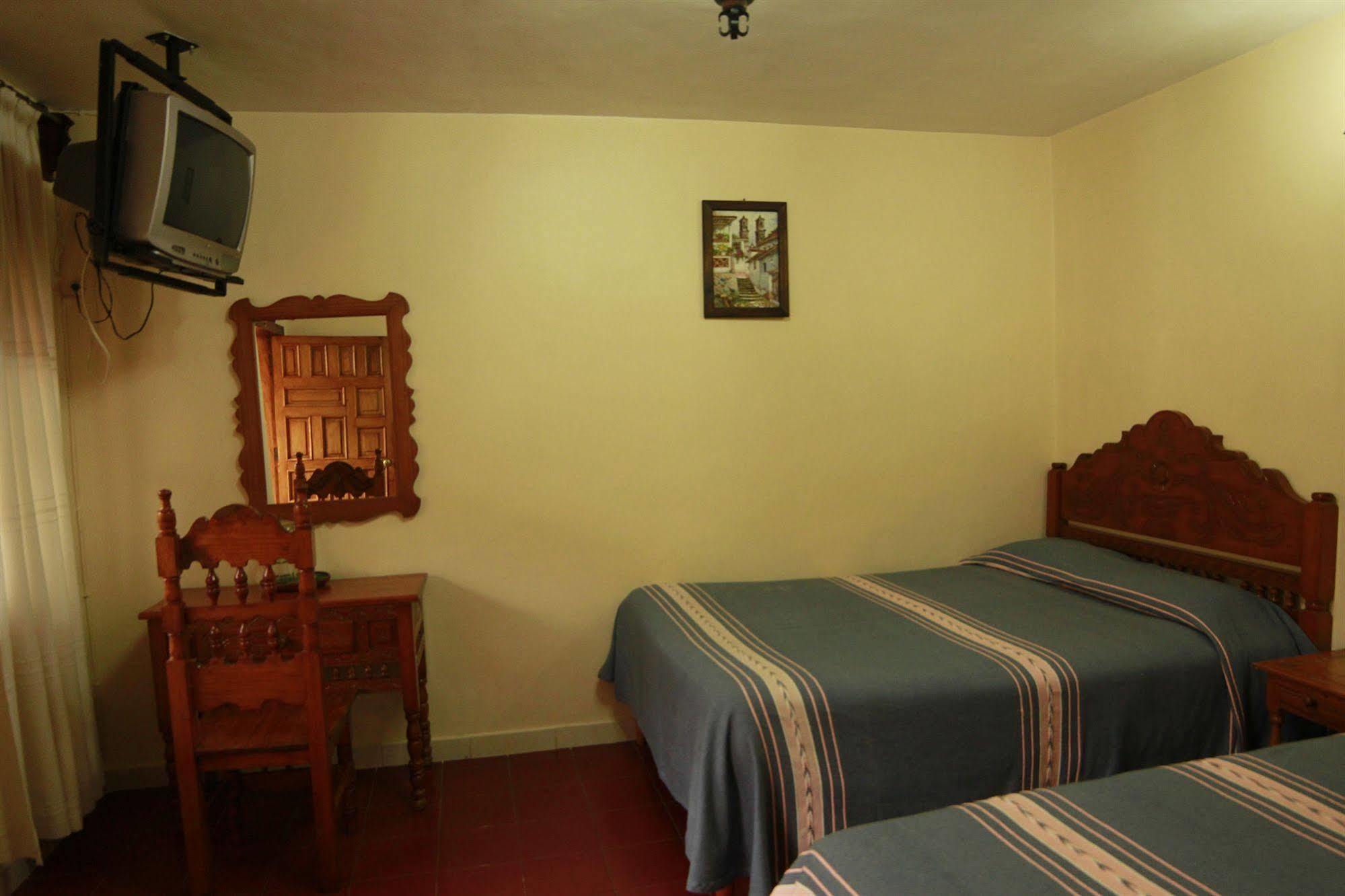 Posada De La Salud Patzcuaro Bagian luar foto