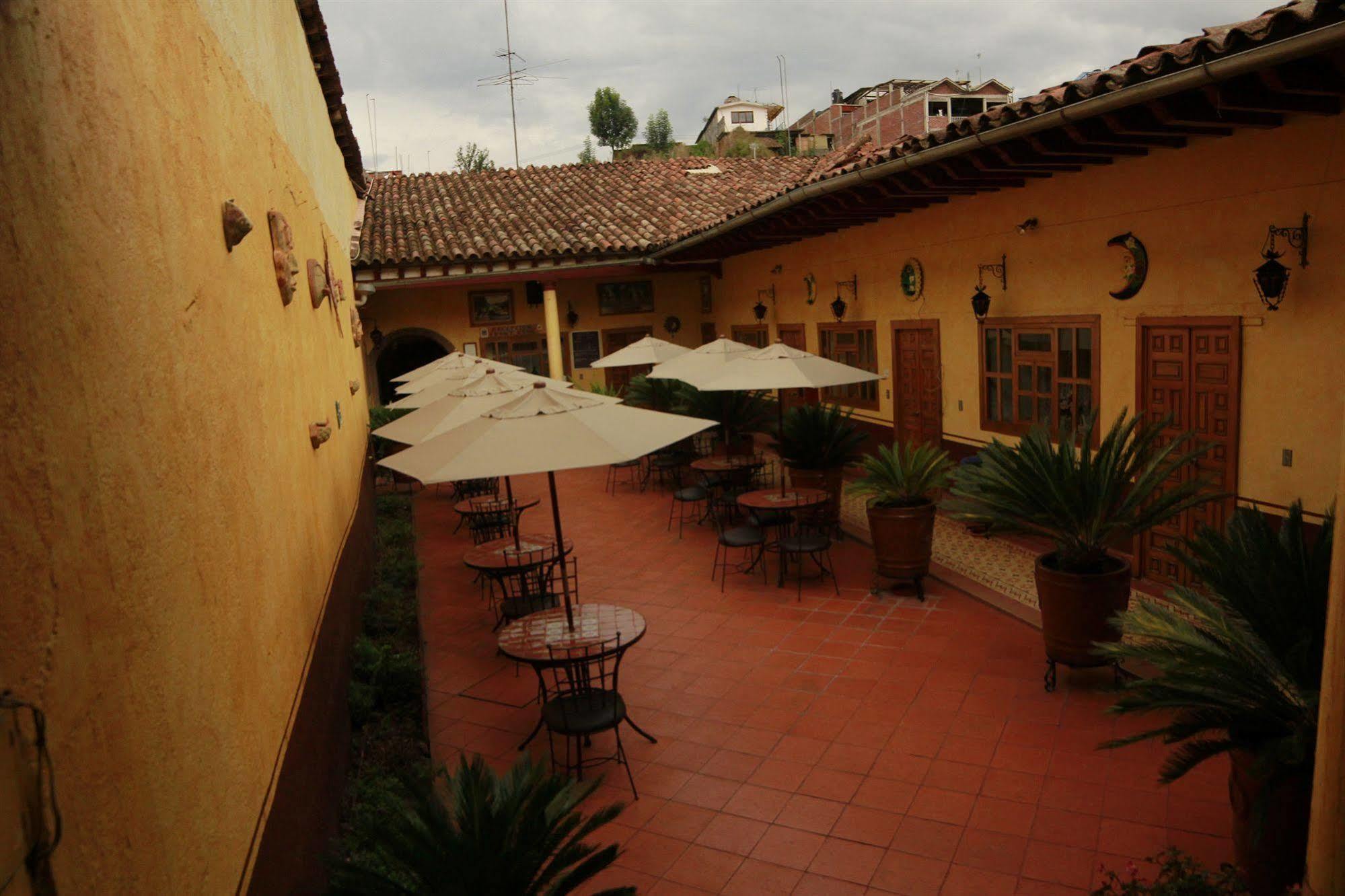 Posada De La Salud Patzcuaro Bagian luar foto