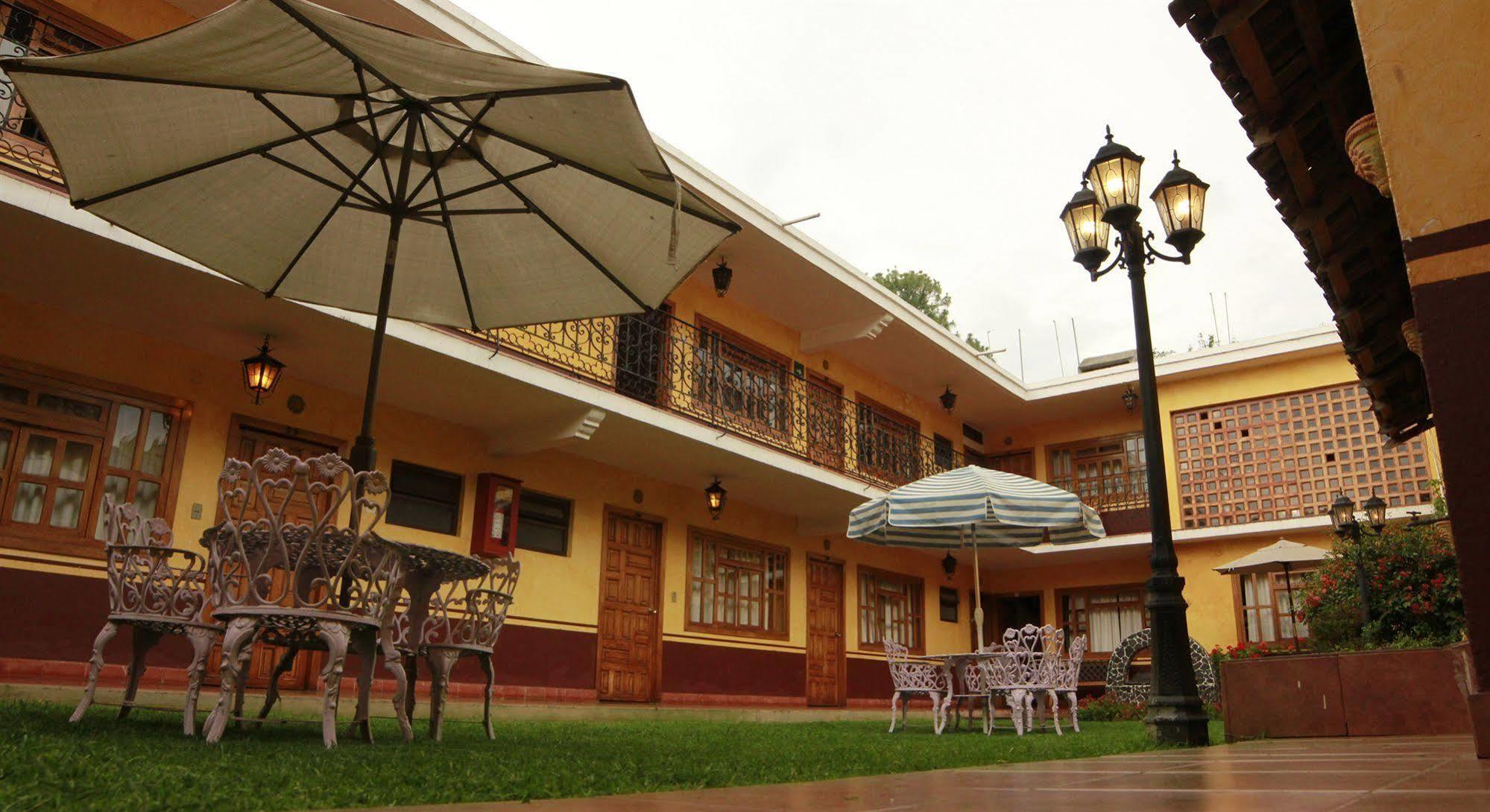Posada De La Salud Patzcuaro Bagian luar foto